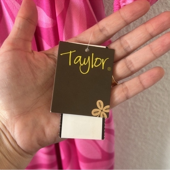 Taylor
Printed V-Neck Long Sleeve Side Cut Out Midi Dress - Picture 8 of 11